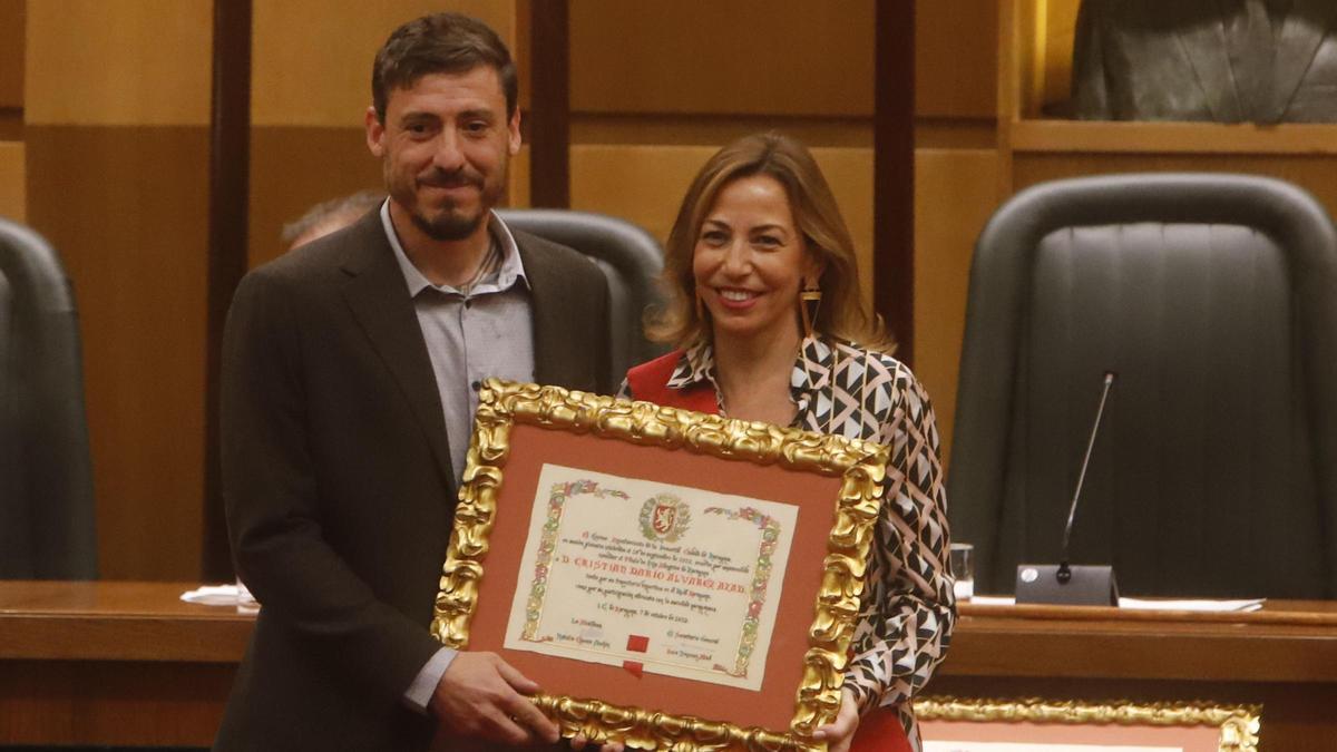 Cristian Álvarez recibe el título de Hijo Adoptivo de Zaragoza