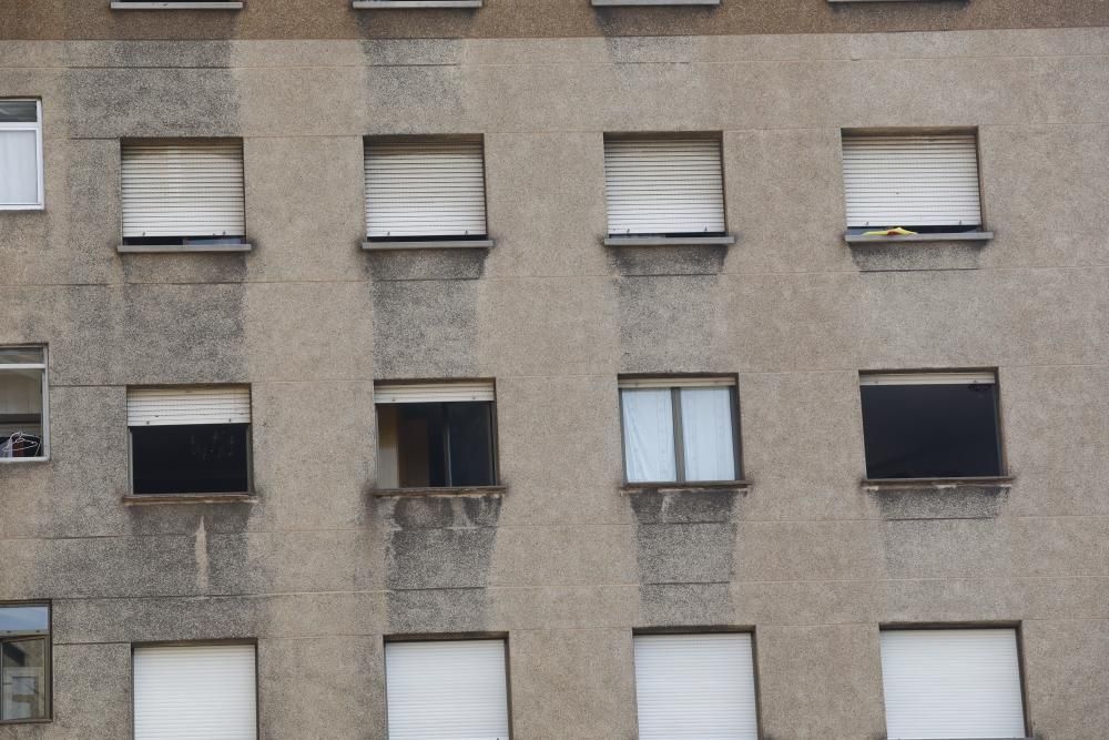 Vecinos afectados por el incendio del edificio La Estrella de Gijón