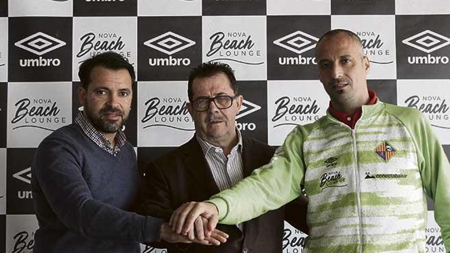 José Tirado, Miquel Jaume y Antonio Vadillo, ayer durante el acto en la Playa de Palma.