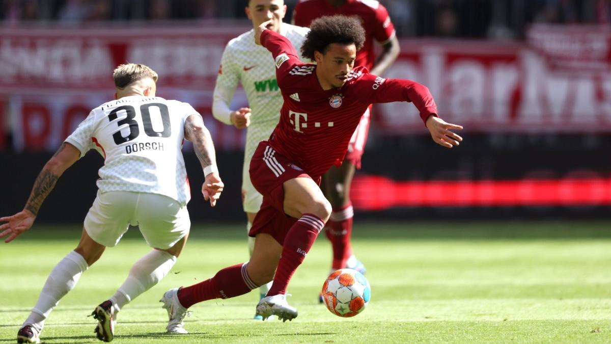 Sané conduce un balón ante el Augsburgo