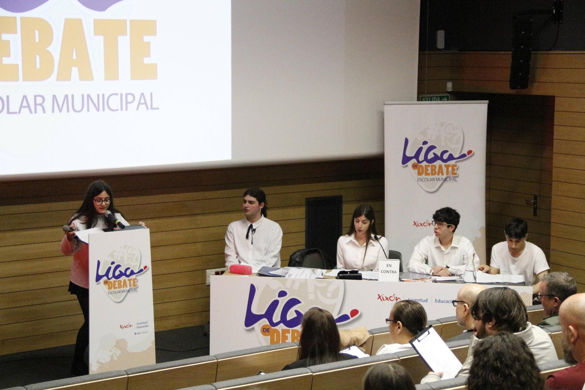 La semifinal de la Liga de Debate Escolar Municipal de Gijón, en imágenes