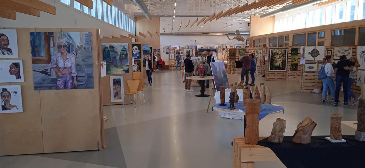 Una edición anterior del Mercado de Arte de Sabarís en el multiusos.