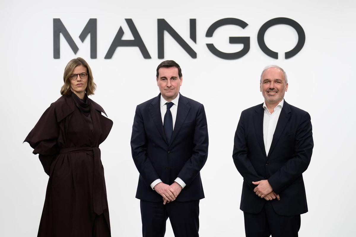 Margarita Salvans (directora financiera), Toni Ruiz (presidente y CEO) y Daniel López (director de expansión y franquicias), en la presentación de resultados de Mango