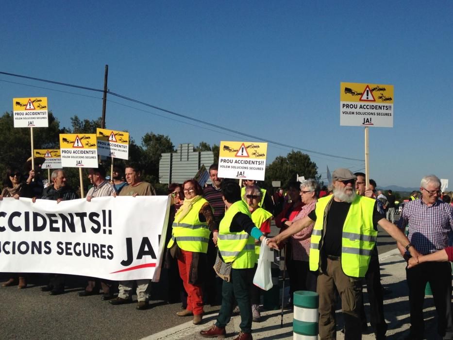 Tallada l''N-260 a Navata a causa d''una manifestaci