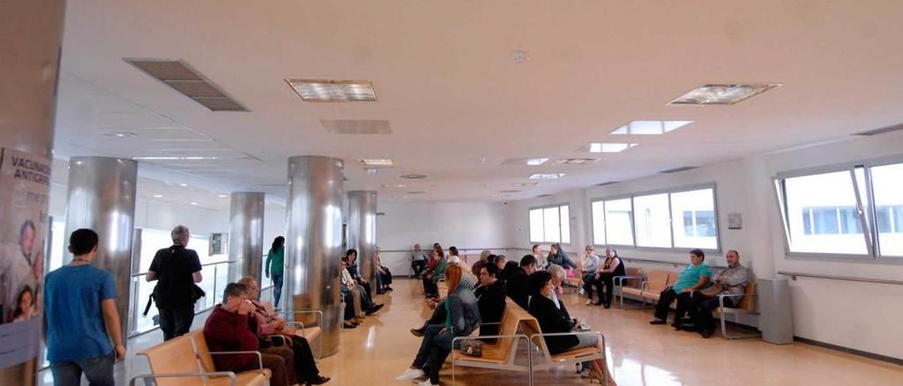 Pacientes en el Hospital Álvarez-Buylla de Mieres.