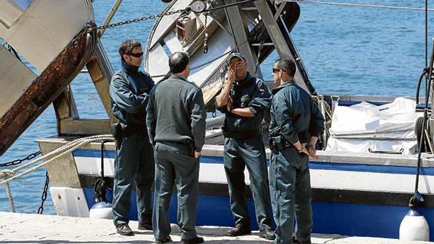 Agentes de la Guardia Civil, en la zona del Port d´Andratx.