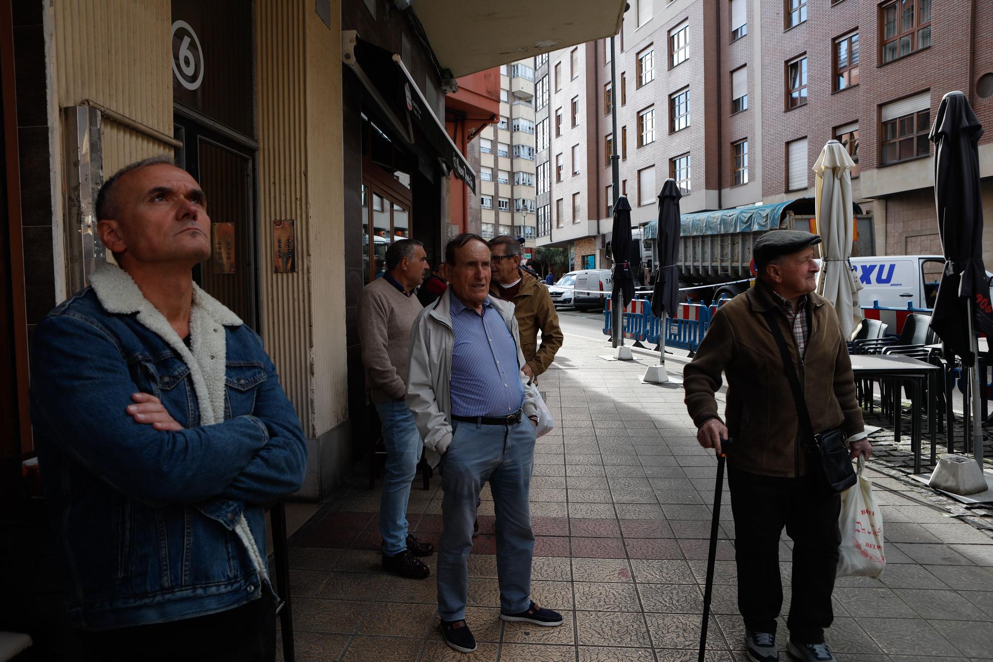 El derribo del "esqueleto" del Carbayedo destroza parte de una fachada anexa