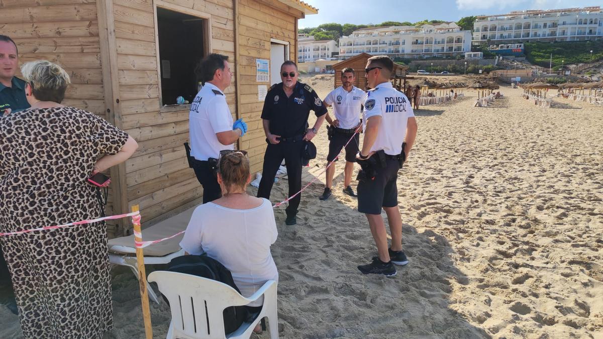 Un rayo mata a dos turistas en la playa de Cala Mesquida