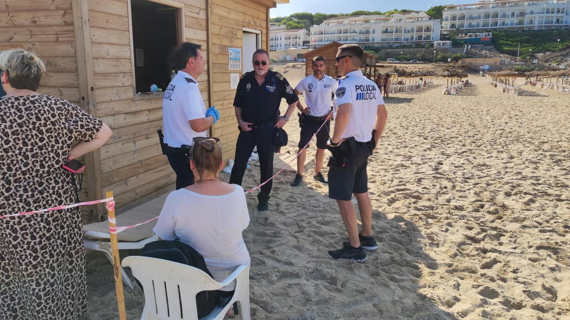 Un rayo mata a dos turistas en la playa de Cala Mesquida