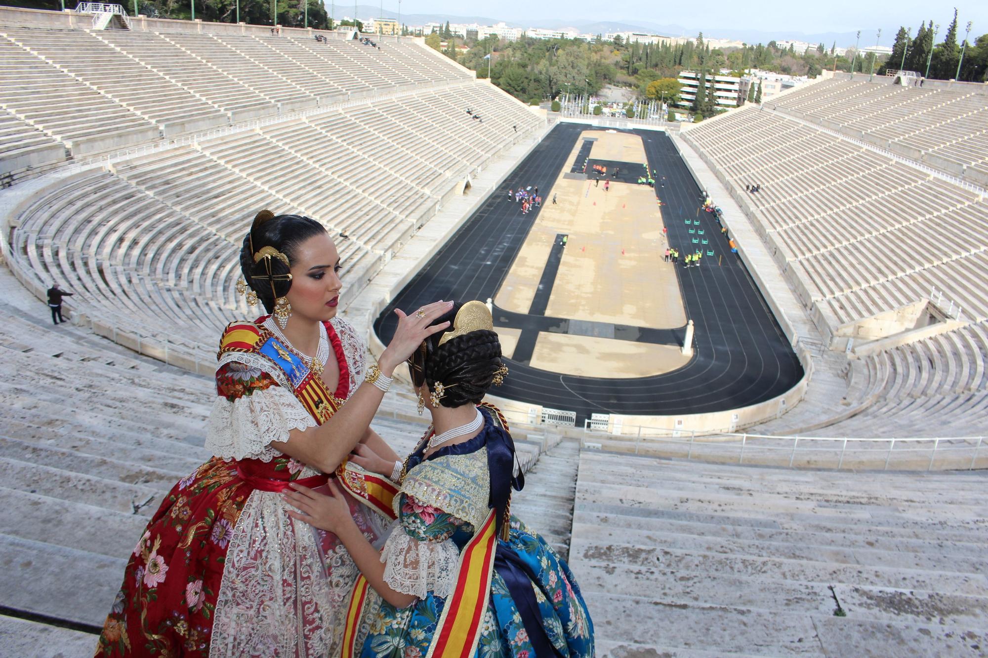 Dos falleras mayores de València en la cuna de los Juegos Olímpicos