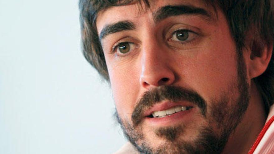 El subcampeón del mundo de Fórmula Uno, Fernando Alonso, en la Gala Solidaria Santander 2010.