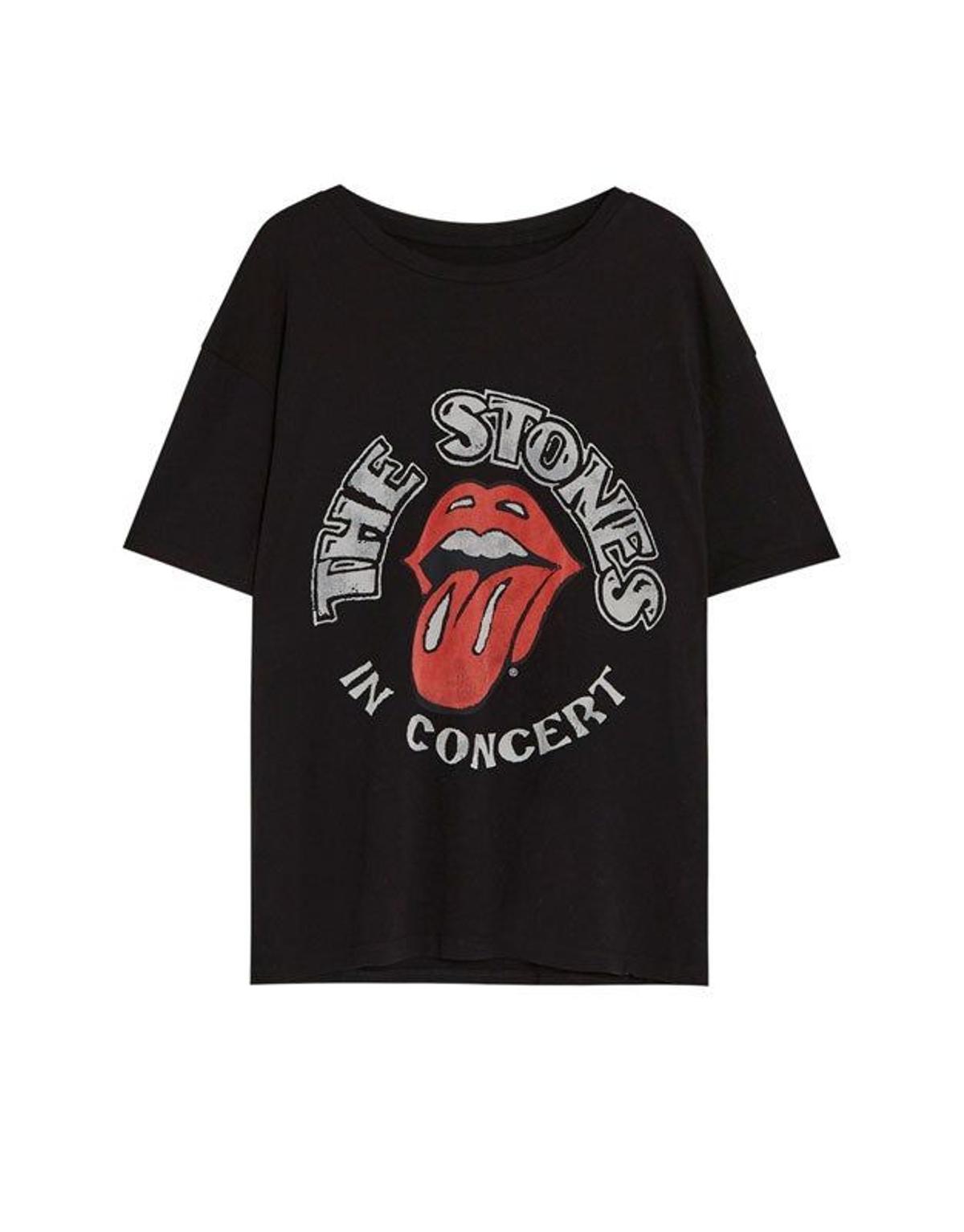 Camiseta negra de The Stones de Pull&amp;Bear (Precio: 15, 99 euros)