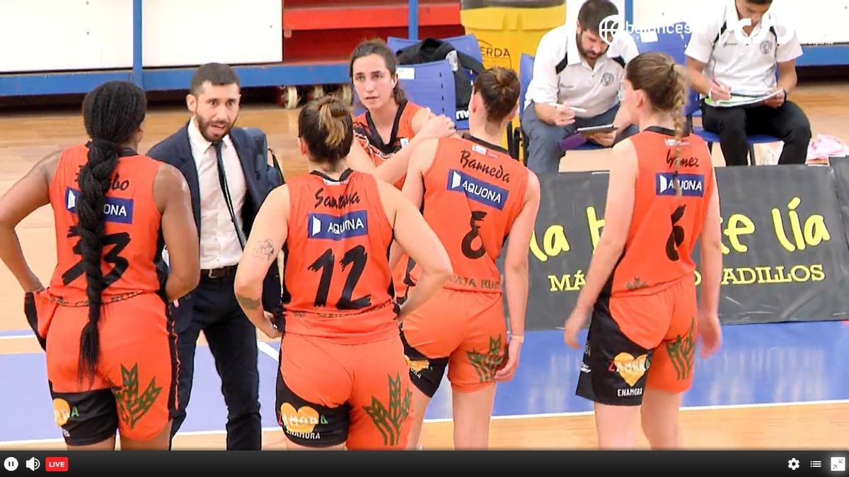 Carbajal, con sus jugadoras.