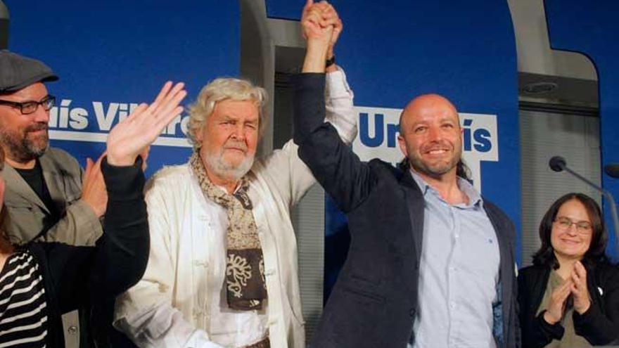 Xosé Manuel Beiras y Xoán Álvarez celebran los resultados de En Marea en las elecciones gallegas.