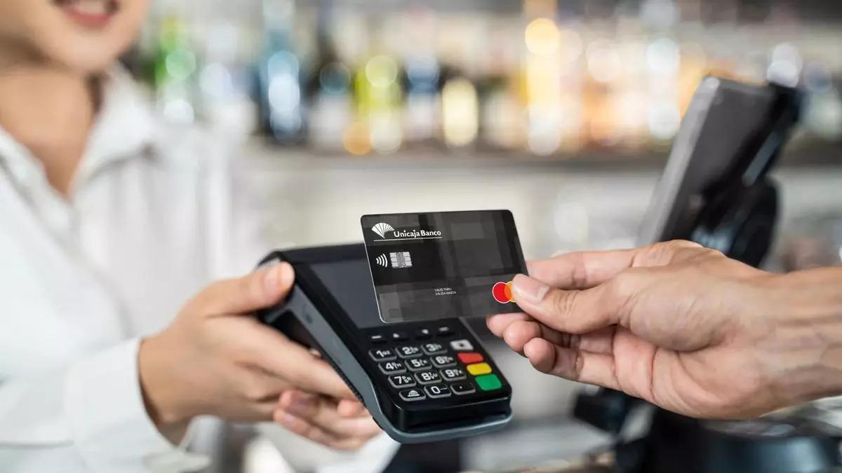 La Guardia Civil advierte a los que usan tarjetas de crédito para pagar.