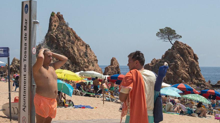 Tossa de Mar redueix la pressió de l’aigua i prohibeix l’ús de les dutxes de la platja