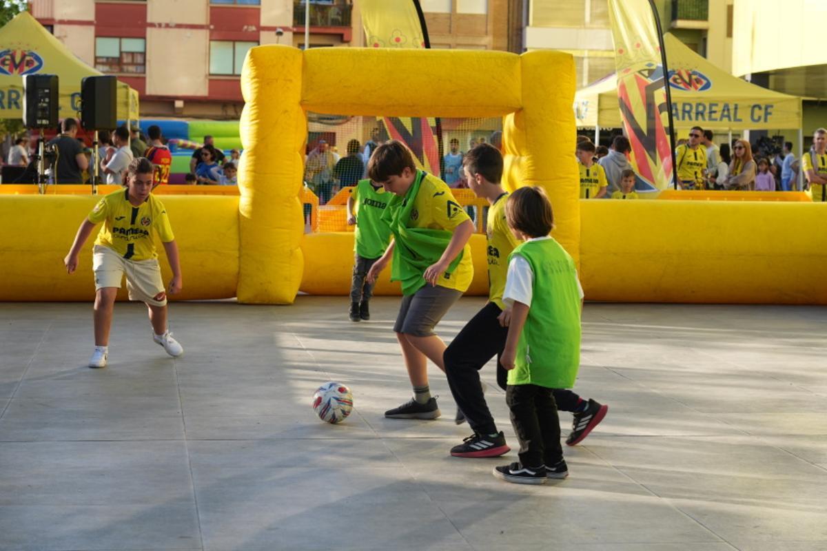 Galería: La afición del Villarreal, presente para tratar de sellar la Champions Galería: La afición del Villarreal, presente para tratar de sellar la Champions