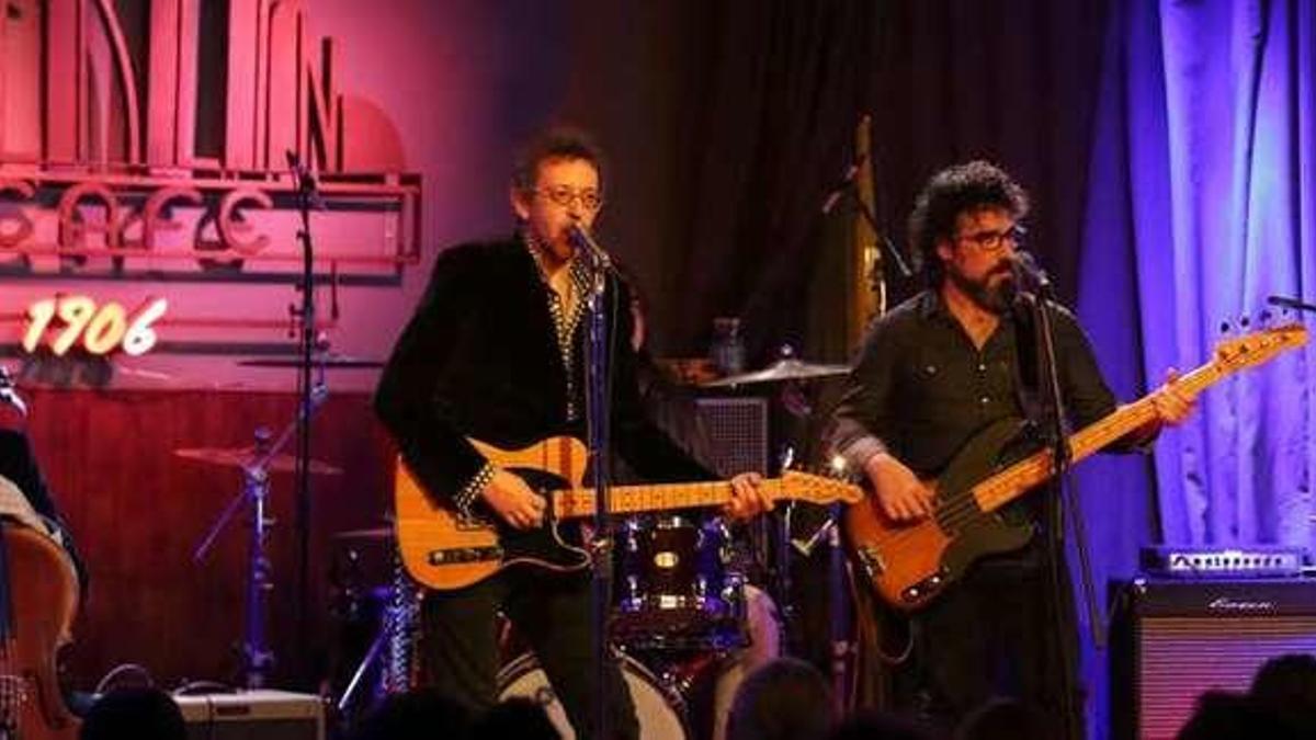 "Stormy Mondays",en una actuación.