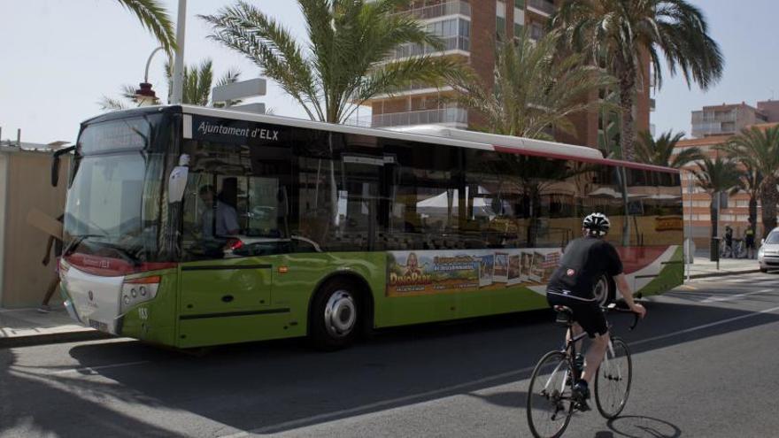 Más autobuses para las playas de Elche este verano