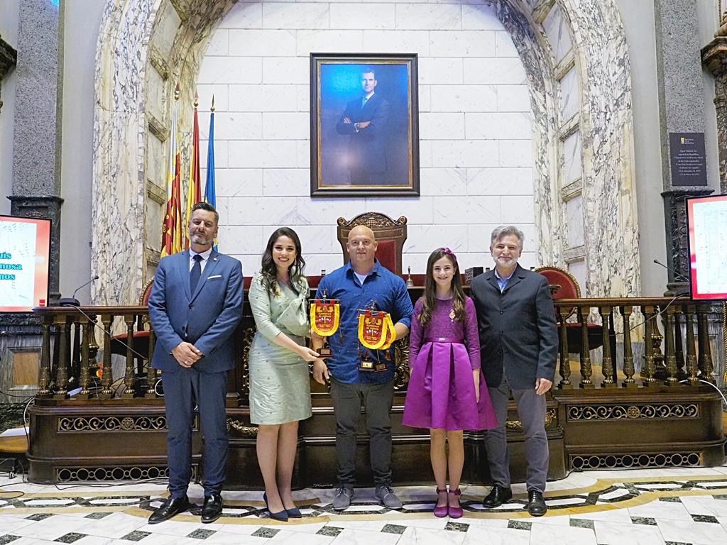 Honores a los artistas en la Gala de los 1 con Algarra en el recuerdo