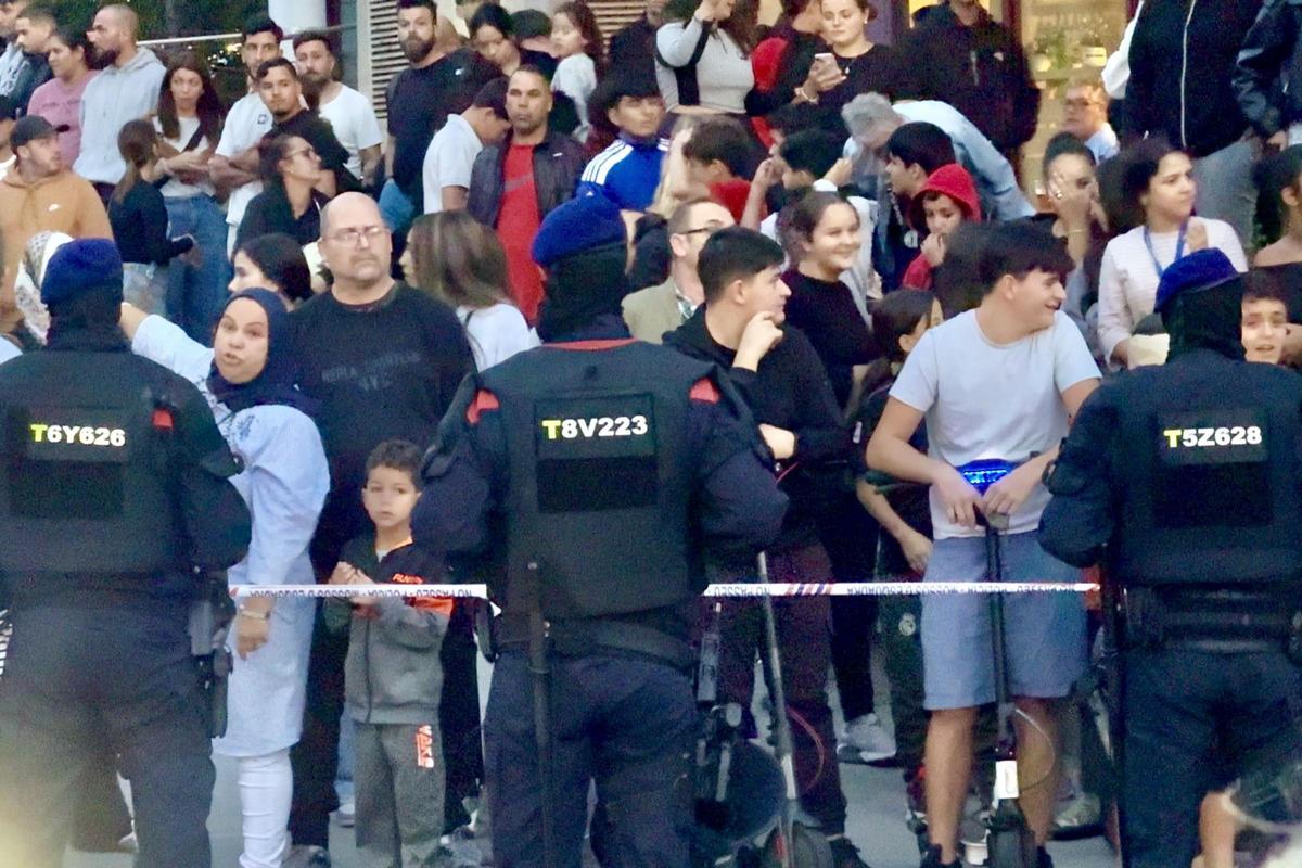 Manifestantes en Sabadell por la presencia de Vox en la ciudad