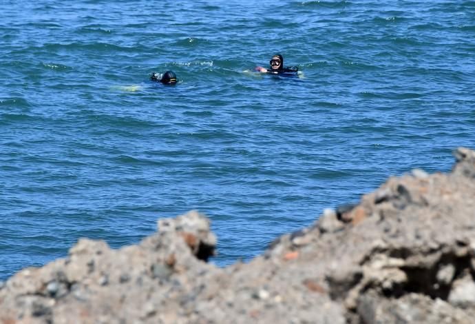 17/05/2019 ARGUINENGUIN. MOGAN. Busqueda de los inmigrates desaparecidos en el mar en Mogan. Localizado el cuerpo del bebé en Taurito y transladado al Puerto deportivo de Pasito Blanco.   Fotógrafa: YAIZA SOCORRO.  | 17/05/2019 | Fotógrafo: Yaiza Socorro