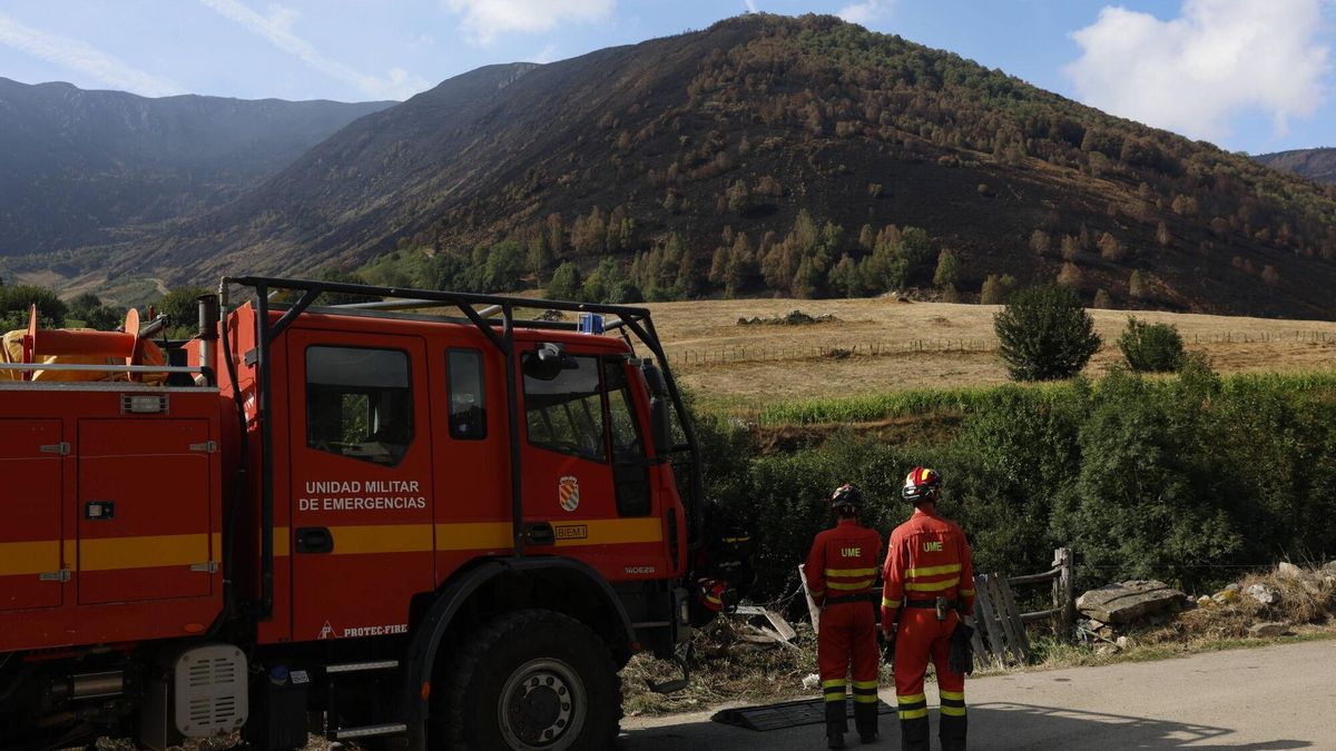 Adrián Barbón, sobre el nuevo escenario de los incendios en Asturias: "No ha bajado el riesgo; hay que seguir activos y colaborar con León"