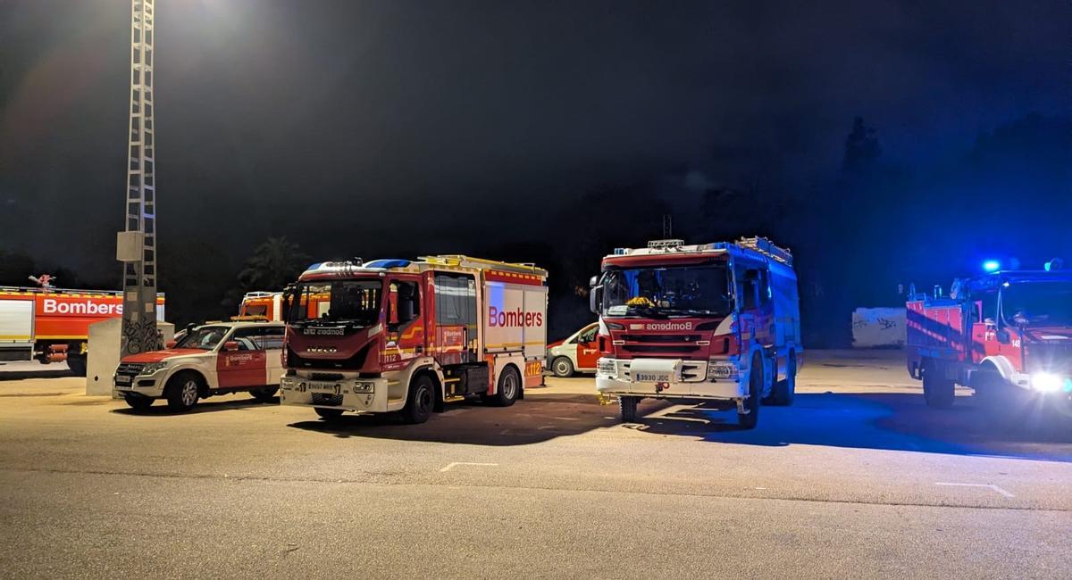 Las dotaciones de bomberos desplazadas a la cremà de Dénia