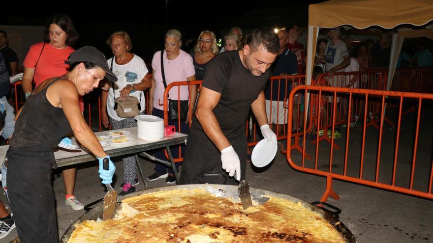 Tortilla monumental, toros  y homenajes en la jornada festiva en Benicàssim