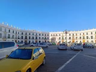 Prohibido aparcar en la Plaza Ochavada de Aguilar los fines de semana y festivos