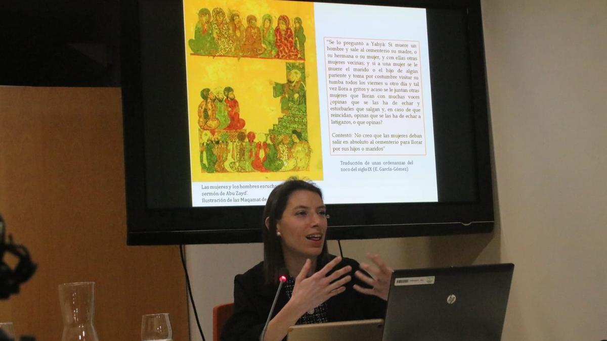 Carmen González imparte la conferencia 'Córdoba islámica en clave femenina'