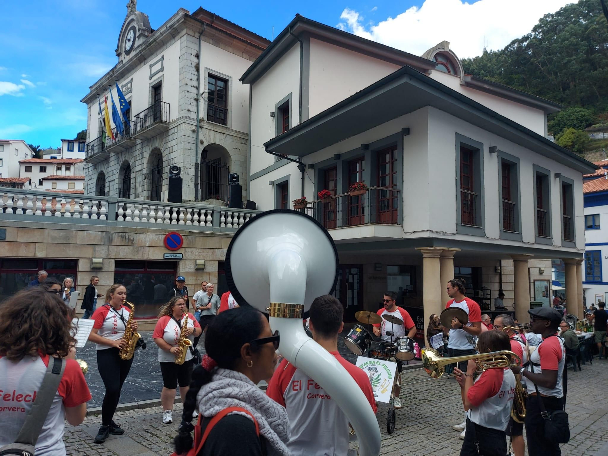 En imágenes: En imágenes: Más de 1.200 personas participan en la tercera comida en la calle de Cudillero