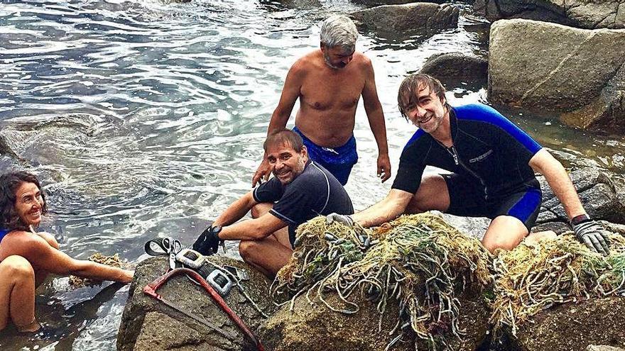 El barceloní Jordi Plana, amb Amics de les Illes Formigues van treure un tresmall a la Platja de la Fosca. També va retirar 80 ploms durant l&#039;estiu |