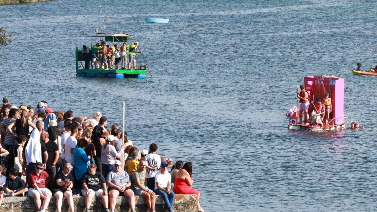 Los «barcos locos» navegan de nuevo por A Foz