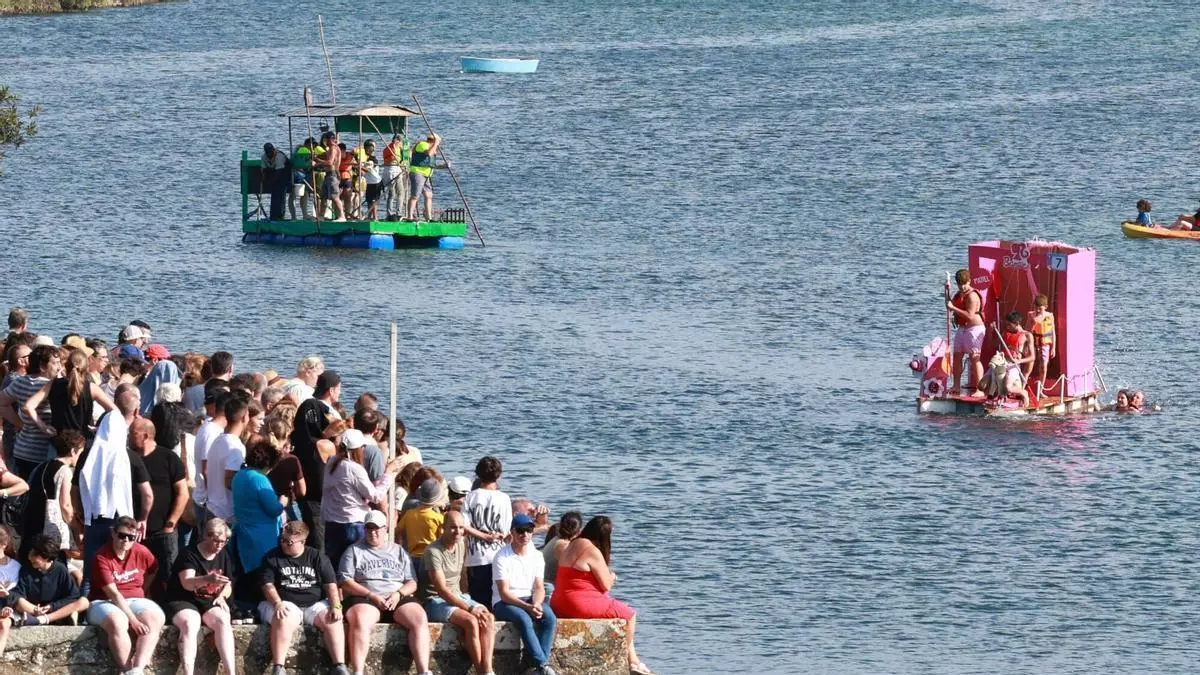 Los «barcos locos» reúnen a una multitud en Nigrán