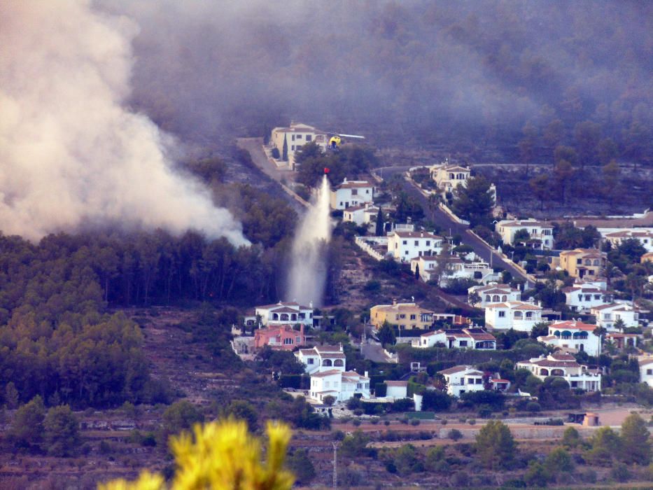 Incendio en Benitatxell y Xàbia