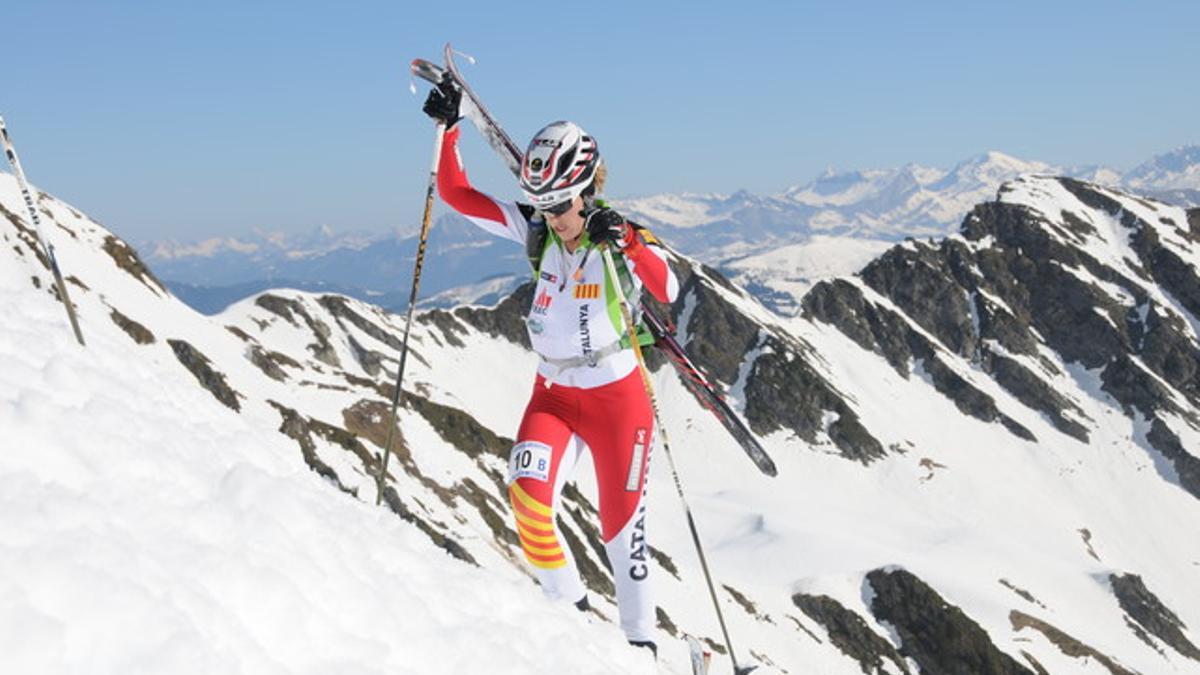 Clàudia Galicia, durante la ascensión en una prueba de esquí de montaña