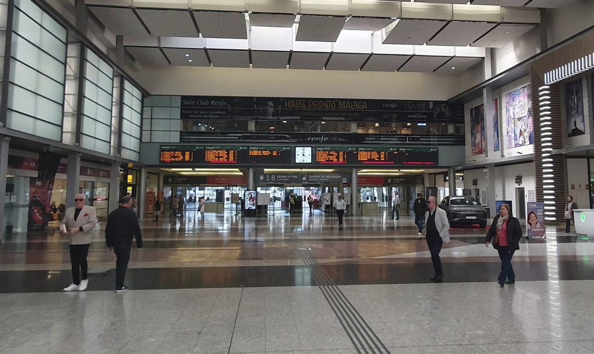 Aspecto que presentaba la estación de Málaga-María Zambrano, este jueves, ya superadas las doce del mediodía.