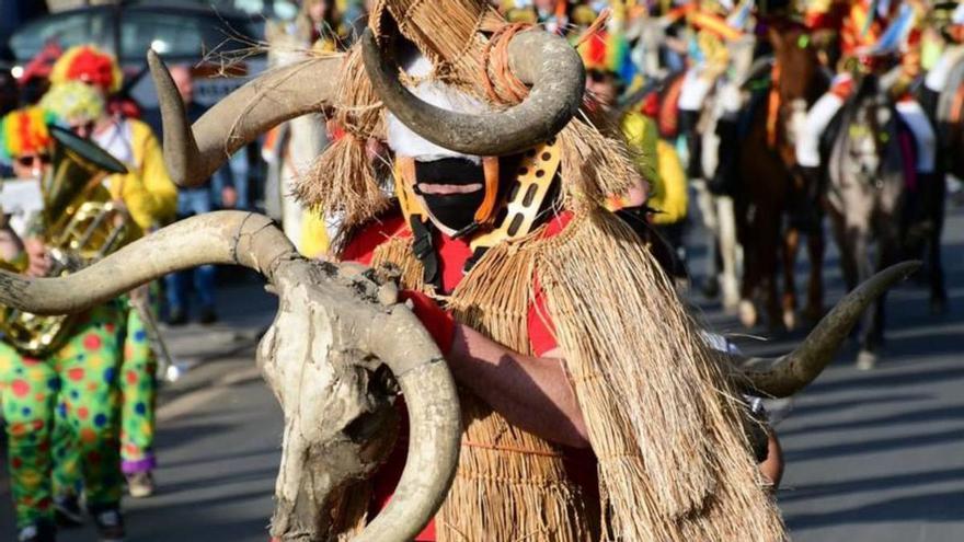 Domingo de Carnaval con mucho vino y mucho pan