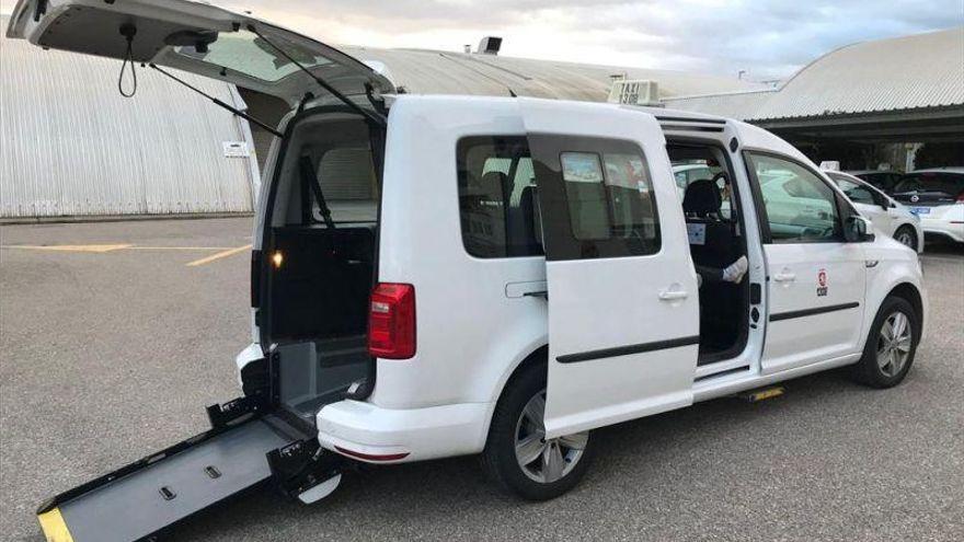 Un taxi adaptado de la flota de Zaragoza.