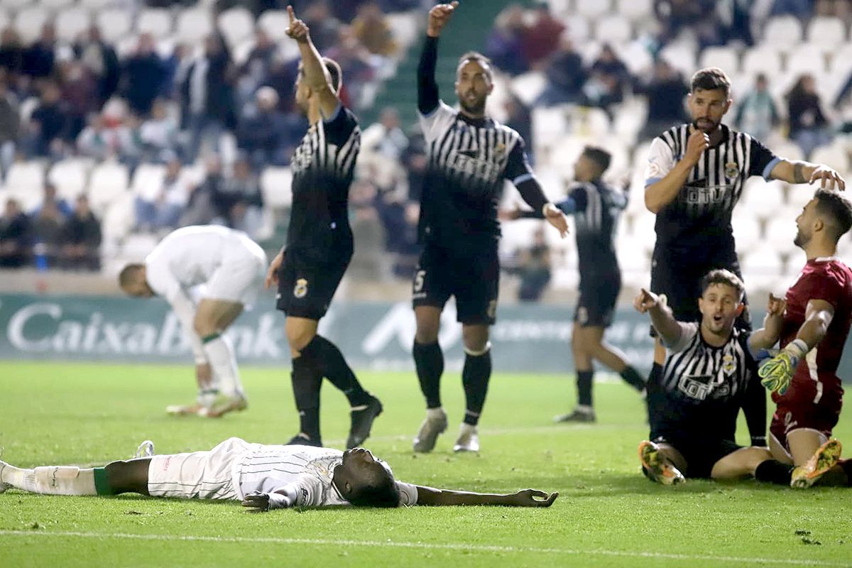 Las imágenes del Córdoba CF - Linense