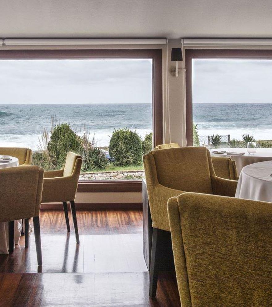 El pueblo costero de Galicia donde se come muy bien en primera línea de playa: «El refugio del fin del mundo»