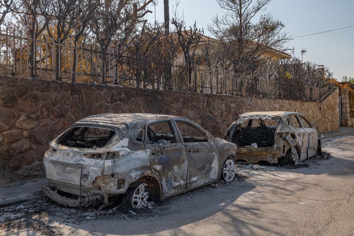 Burnt vehicles following a wildfire near the village of Villa del Prado, Madrid province, Spain, on Tuesday, July 28, 2026. In Spain, around 60,000 people have been evacuated from their homes in recent days, while another 30,000 have been ordered to shelter in place, partly to keep roads clear for firefighters and soldiers. Photographer: Emilio P. Doiztua/Bloomberg