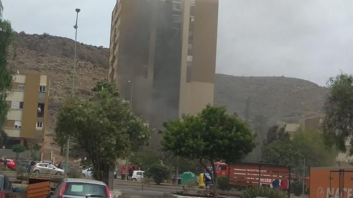 Incendio en un edificio de Jinámar