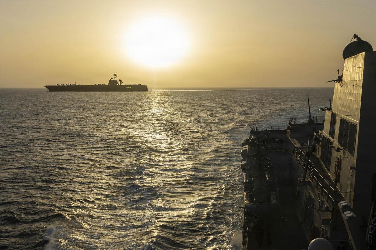 El portaaviones USS Abraham Lincoln participa en la operación de bloqueo de los buques que transitan por el estrecho de Ormuz, siguiendo órdenes del presidente de Estados Unidos, Donald Trump.