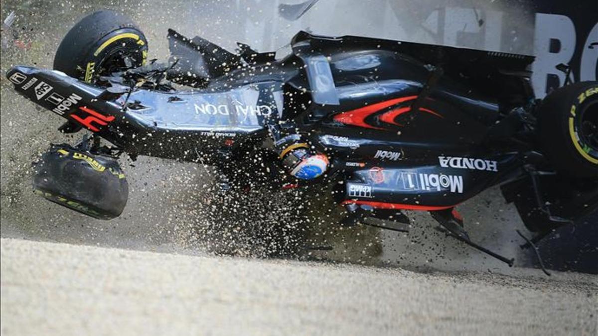 El grave accidente de Alonso en Melbourne