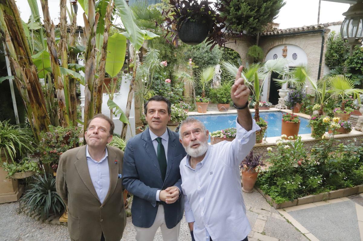 A.J.González Córdoba El alcalde de Córdoba, José María Bellido, junto al delegado de Fiestas y Tradiciones, Julián Urbano, y la manager global de comunicación de Deoleo, Pilar Larrea, presentan la edición 2026 de la Fiesta de los Patios