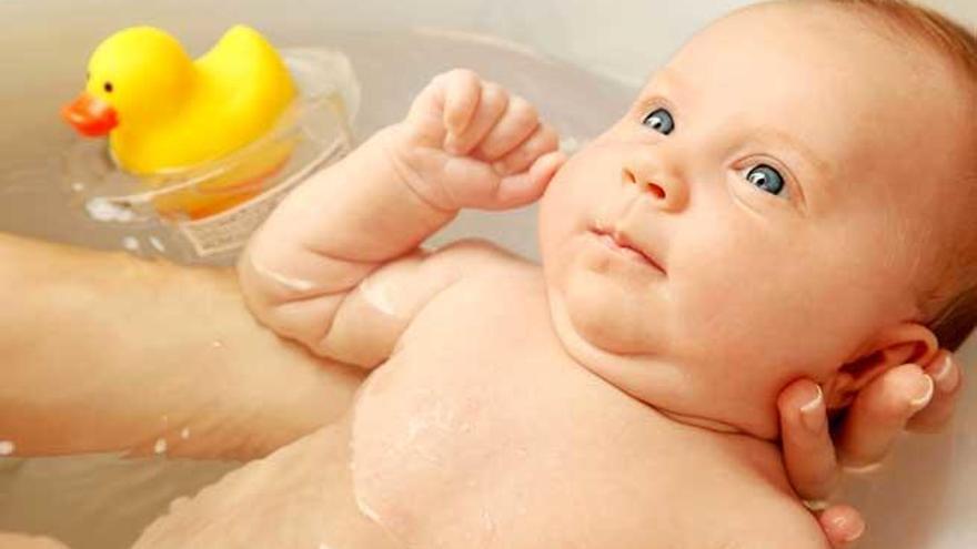 Cinco consejos básicos para bañar a los bebés