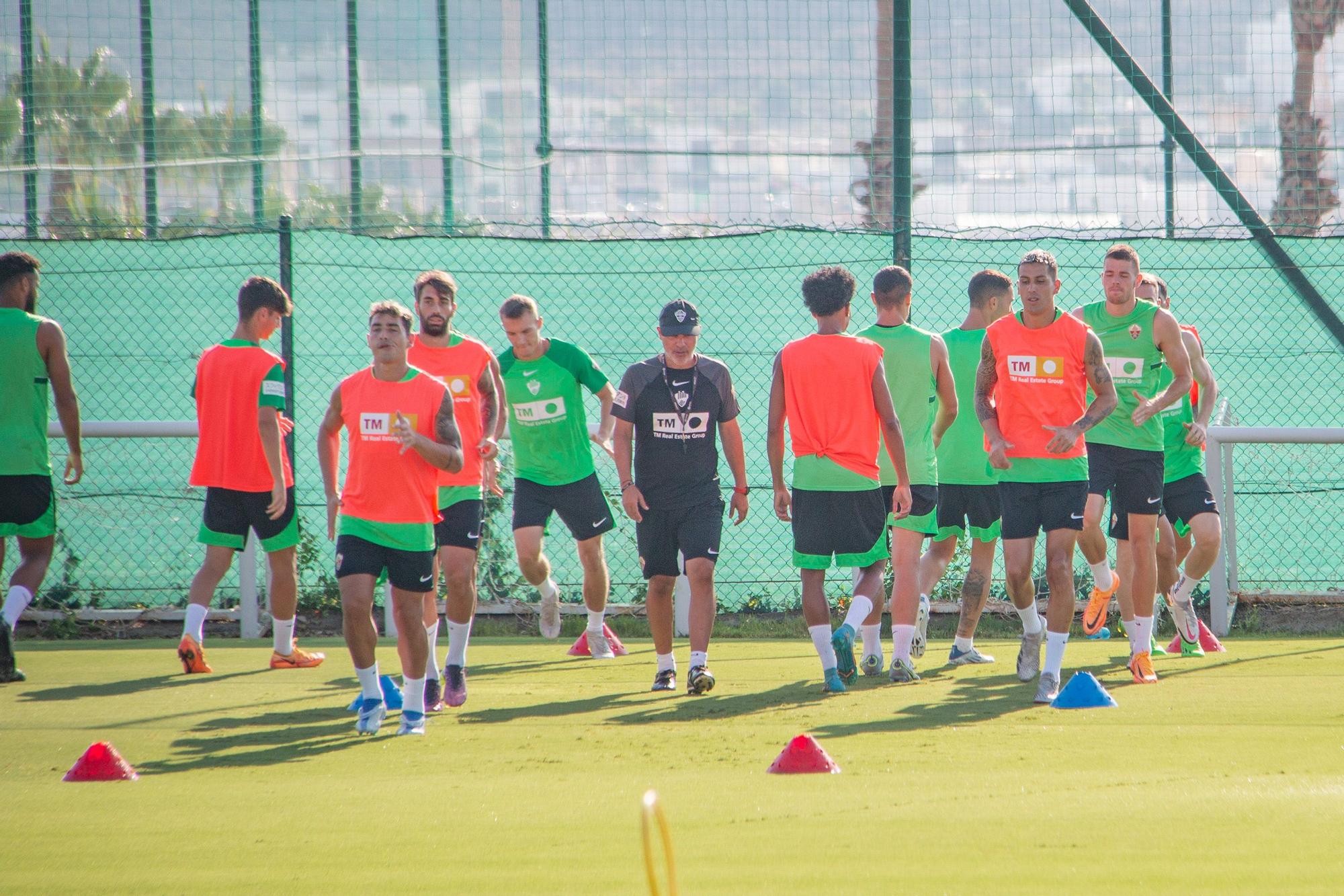 Entrenamiento del Elche CF en La Finca Golf Resort en Algorfa