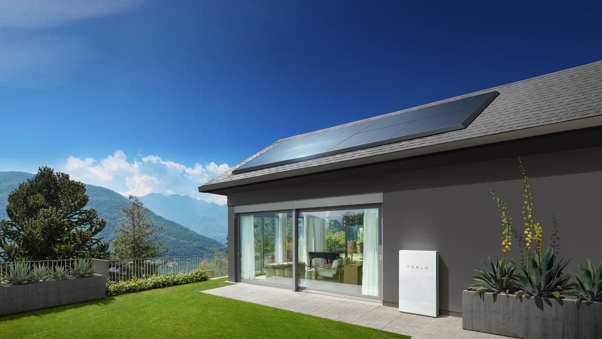 Tesla Powerwall es un sistema de batería integrado que almacena energía que proviene de los rayos del sol